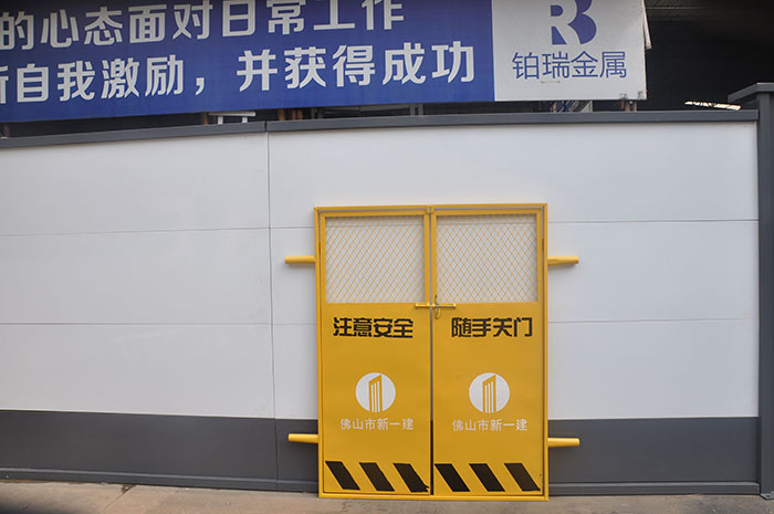 电梯门 